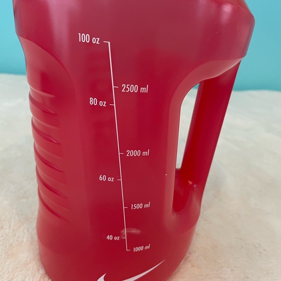 Nike Red Water Jug giant - Picture 4 of 4